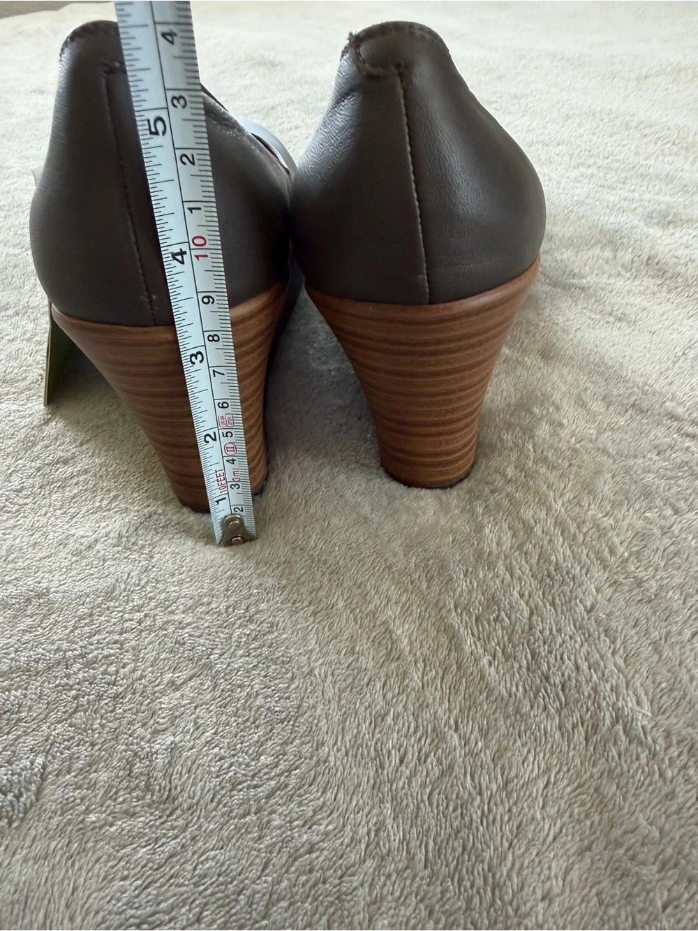 CROCS Gray Wedge Pumps with Fuchsia Interior